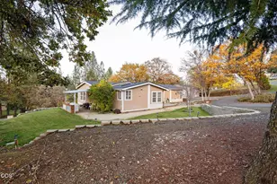 2285 Jasmine Ave, Medford, OR 97501 - Photo 2