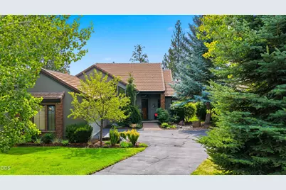 61927 Fall Creek Loop, Bend, OR 97702 - Photo 2