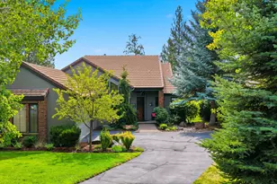 61927 Fall Creek Loop, Bend, OR 97702 - Photo 2