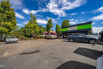 348 N Riverside Avenue, Medford, OR 97501 - Photo 32