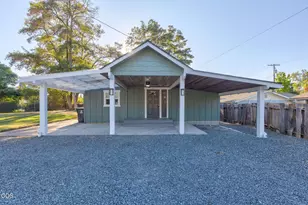 1102 SW Oak St, Grants Pass, OR 97526 - Photo 2