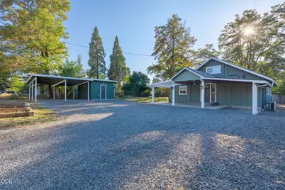 1102 SW Oak Street, Grants Pass, OR 97526 - Photo 1
