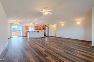 2102 Lara Ln, Central Point, OR 97502 - Photo 14