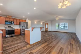 2102 Lara Ln, Central Point, OR 97502 - Photo 10