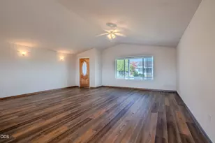 2102 Lara Ln, Central Point, OR 97502 - Photo 8