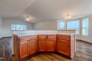 2102 Lara Ln, Central Point, OR 97502 - Photo 6