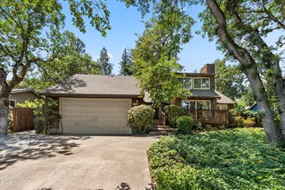 521 Sunrise Avenue, Medford, OR 97504 - Photo 1