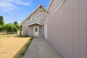 211 S Wasco Ave, Chiloquin, OR 97624 - Photo 8