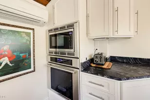 105 W Pine St, Jacksonville, OR 97530 - Photo 14
