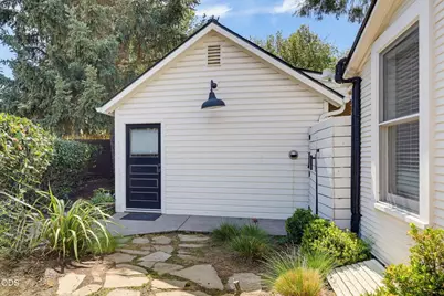 105 W Pine Street, Jacksonville, OR 97530 - Photo 50