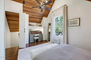 105 W Pine St, Jacksonville, OR 97530 - Photo 24
