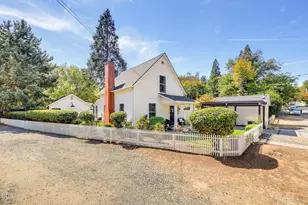 105 W Pine St, Jacksonville, OR 97530 - Photo 56