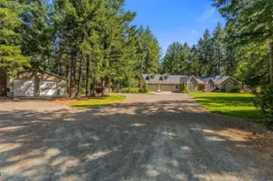 232 Riessen Rd, Grants Pass, OR 97526 - Photo 2