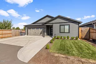 1880 Aster St, Medford, OR 97501 - Photo 1
