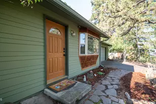 20941 Desert Woods Dr, Bend, OR 97702 - Photo 2