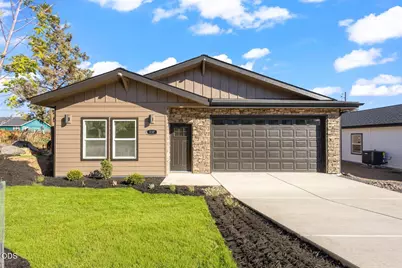 137 SE 16th Street, Madras, OR 97741 - Photo 1