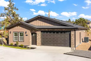 137 SE 16th St, Madras, OR 97741 - Photo 2