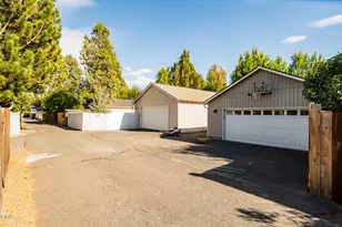 20606 Daisy Ln, Bend, OR 97702 - Photo 34