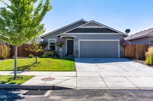 2466 SW Metolius Ave, Redmond, OR 97756 - Photo 2