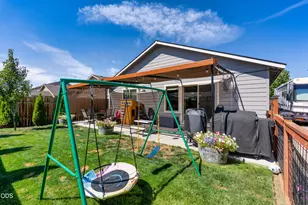 2466 SW Metolius Ave, Redmond, OR 97756 - Photo 46