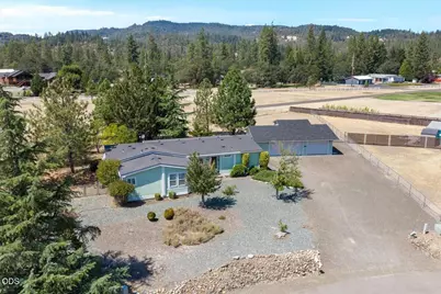221 Deer Park Lane, Shady Cove, OR 97539 - Photo 2