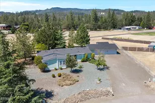 221 Deer Park Ln, Shady Cove, OR 97539 - Photo 2