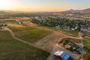 202 Pleasant View Rd, Talent, OR 97540 - Photo 8