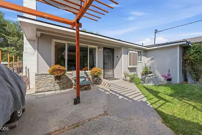 74 SE 11th Street, Madras, OR 97741 - Photo 1