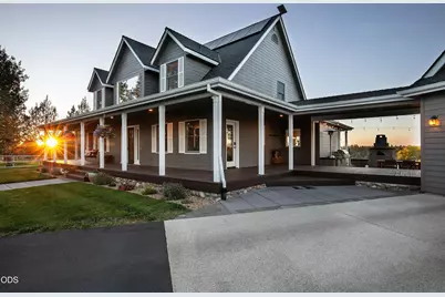 6105 NW Kingwood Avenue, Redmond, OR 97756 - Photo 2