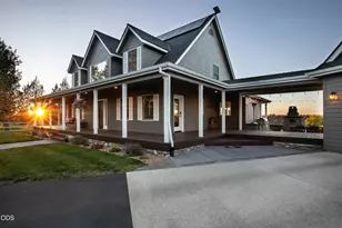 6105 NW Kingwood Ave, Redmond, OR 97756 - Photo 2