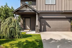 21134 SE Kayla Ct, Bend, OR 97702 - Photo 2