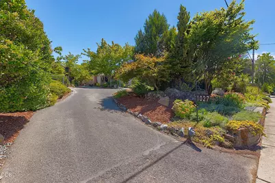 1027 NW Hawthorne Avenue, Grants Pass, OR 97526 - Photo 66
