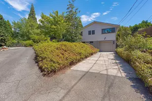 1027 NW Hawthorne Ave, Grants Pass, OR 97526 - Photo 62