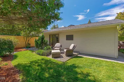 1027 NW Hawthorne Avenue, Grants Pass, OR 97526 - Photo 52