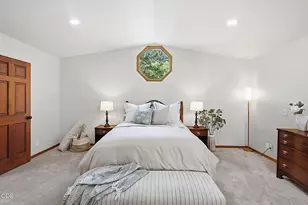 1027 NW Hawthorne Ave, Grants Pass, OR 97526 - Photo 22