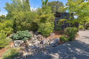 1027 NW Hawthorne Ave, Grants Pass, OR 97526 - Photo 58