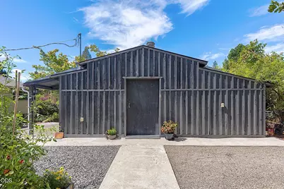 1027 NW Hawthorne Avenue, Grants Pass, OR 97526 - Photo 40