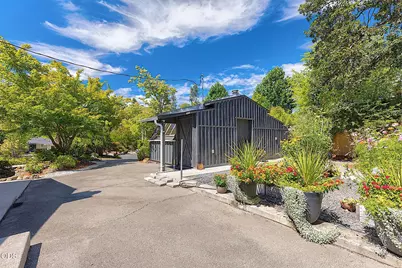 1027 NW Hawthorne Avenue, Grants Pass, OR 97526 - Photo 50