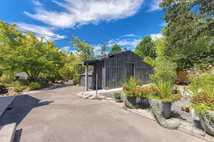 1027 NW Hawthorne Ave, Grants Pass, OR 97526 - Photo 50