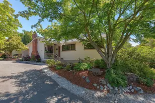 1027 NW Hawthorne Ave, Grants Pass, OR 97526 - Photo 1