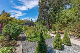 1027 NW Hawthorne Ave, Grants Pass, OR 97526 - Photo 44