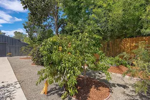 1027 NW Hawthorne Ave, Grants Pass, OR 97526 - Photo 46