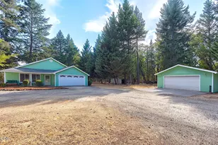 725 Williamson Loop, Grants Pass, OR 97526 - Photo 2