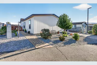 93 Northridge Terrace #SPC 56, Medford, OR 97501 - Photo 2