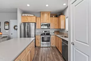 550 Mountain Ridge Dr, Culver, OR 97734 - Photo 8