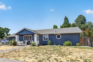 1011 Coachman Dr, Central Point, OR 97502 - Photo 24