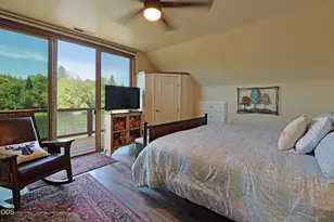 20551 Hwy 62, Shady Cove, OR 97539 - Photo 24