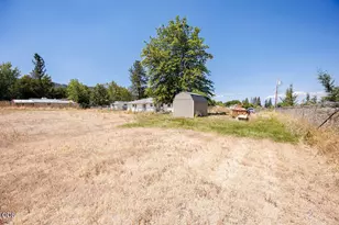2941 Sylvia Rd, Medford, OR 97502 - Photo 30