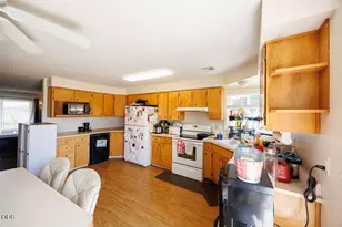 2941 Sylvia Rd, Medford, OR 97502 - Photo 6