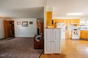 2941 Sylvia Rd, Medford, OR 97502 - Photo 4